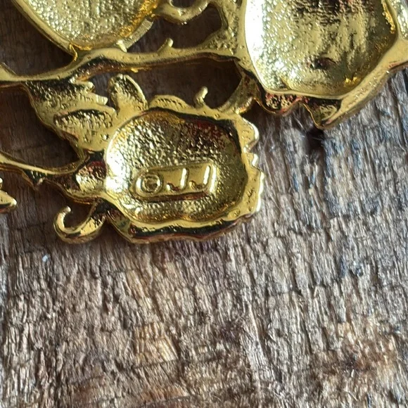 JJ's Gold Tone Comedy and Tragedy Mask Brooch - Picture 3 of 4